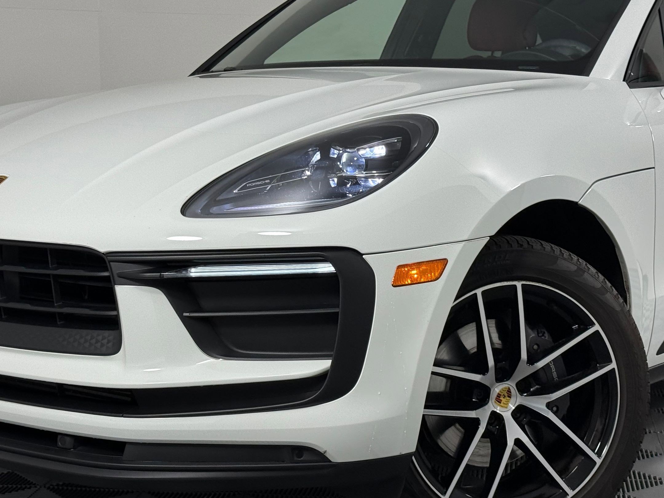 Certified 2022 Porsche Macan image 11
