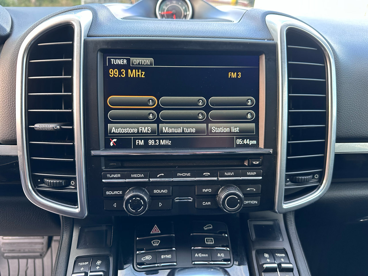 Used 2016 Porsche Cayenne image 24