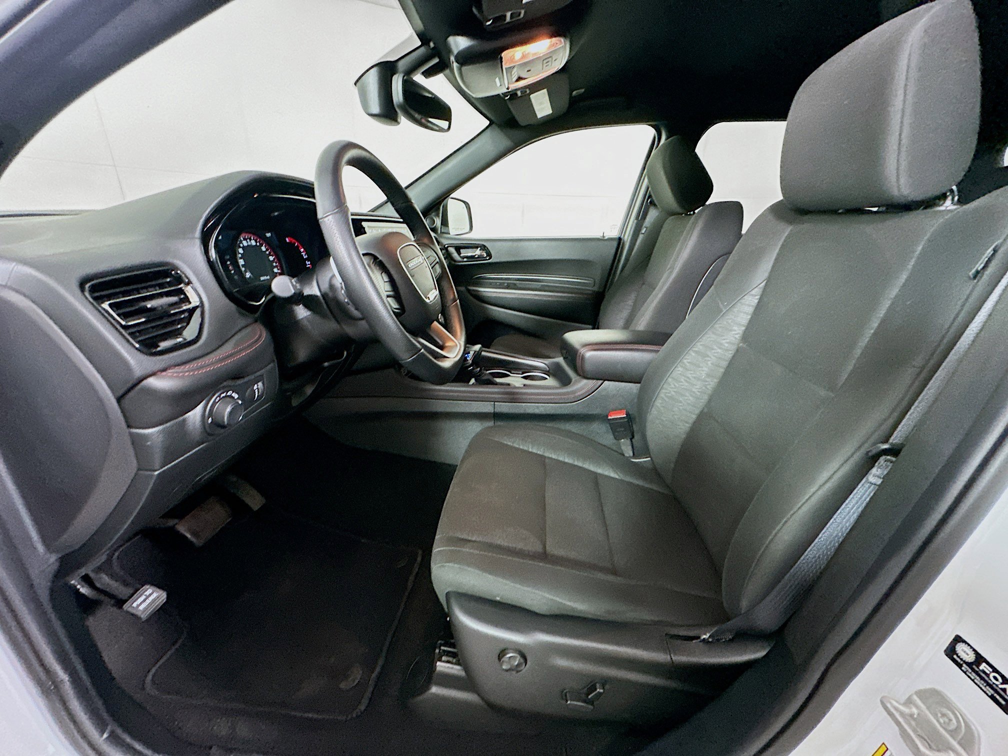 Used 2025 Dodge Durango GT RWD image 13