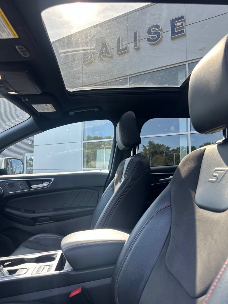 Used 2023 Ford Edge ST w/ Equipment Group 401A AWD/4WD image 3