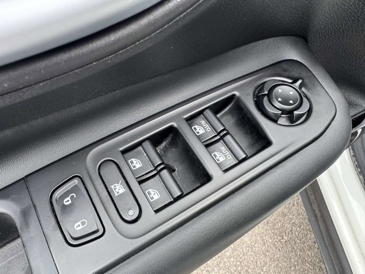 Used 2020 Jeep Renegade Altitude AWD/4WD image 24