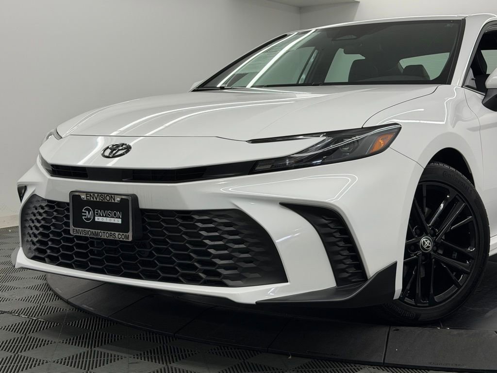 Used 2026 Toyota Camry SE image 3