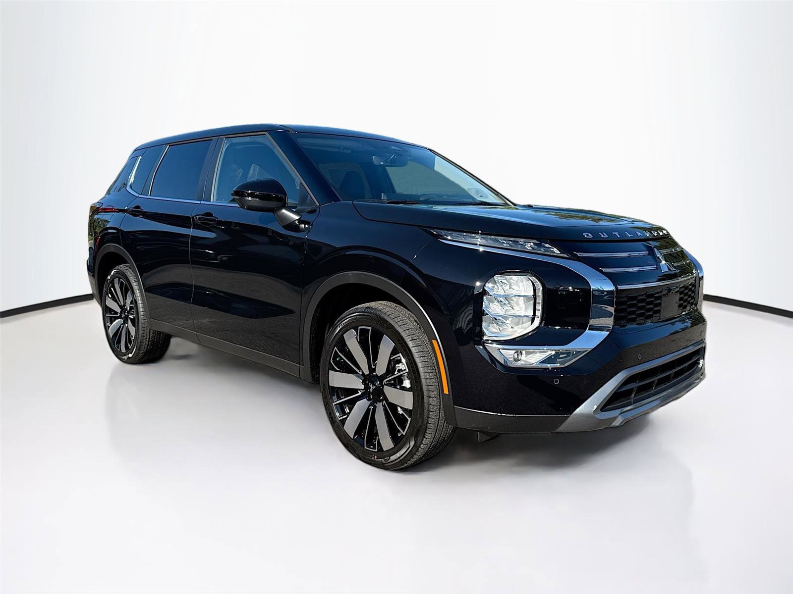 New 2025 Mitsubishi Outlander SE image 1
