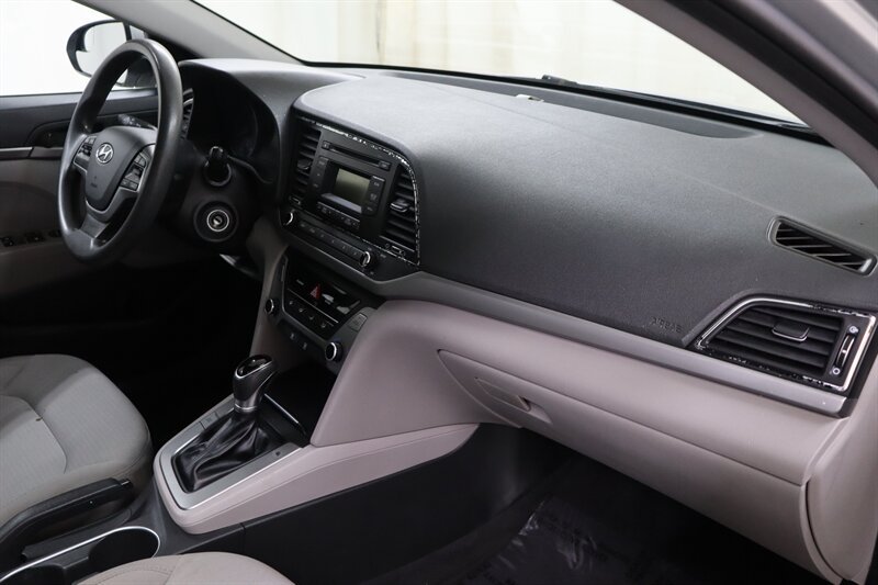Used 2017 Hyundai Elantra SE FWD image 19
