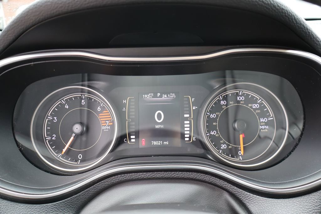 Used 2020 Jeep Cherokee Latitude Plus w/ Cold Weather Group AWD/4WD image 15