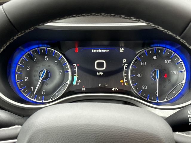 New 2026 Chrysler Pacifica Select AWD/4WD image 15