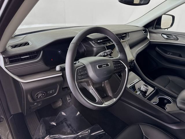 Used 2024 Jeep Grand Cherokee Limited AWD/4WD image 9