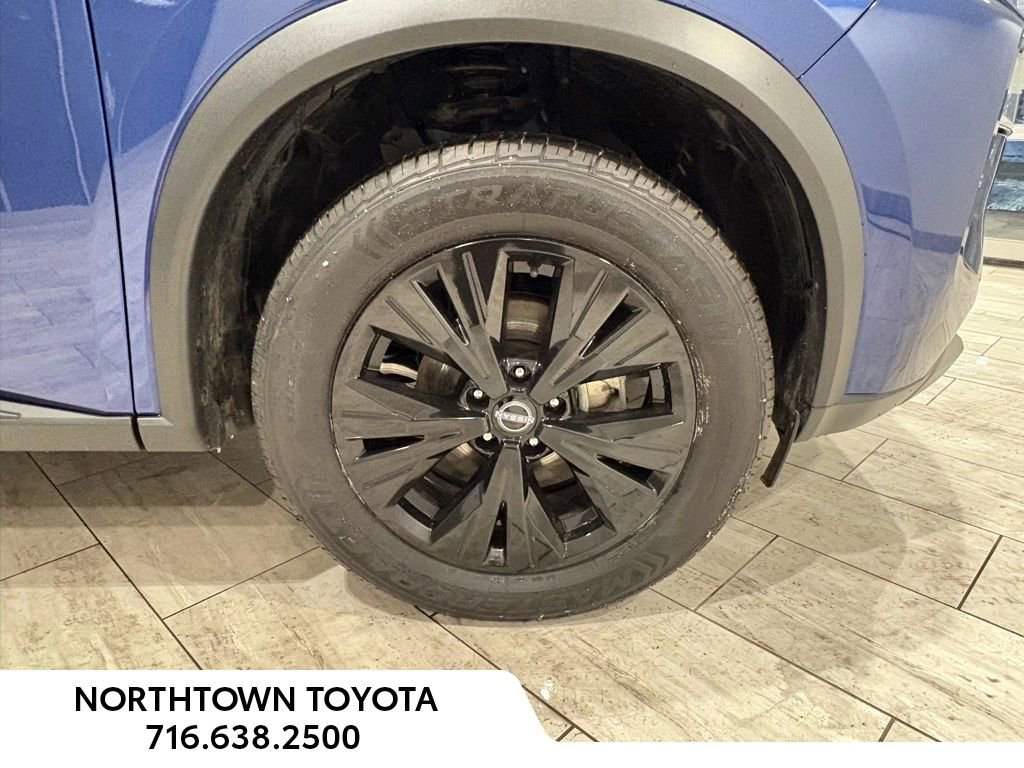 Used 2023 Nissan Rogue SV image 32