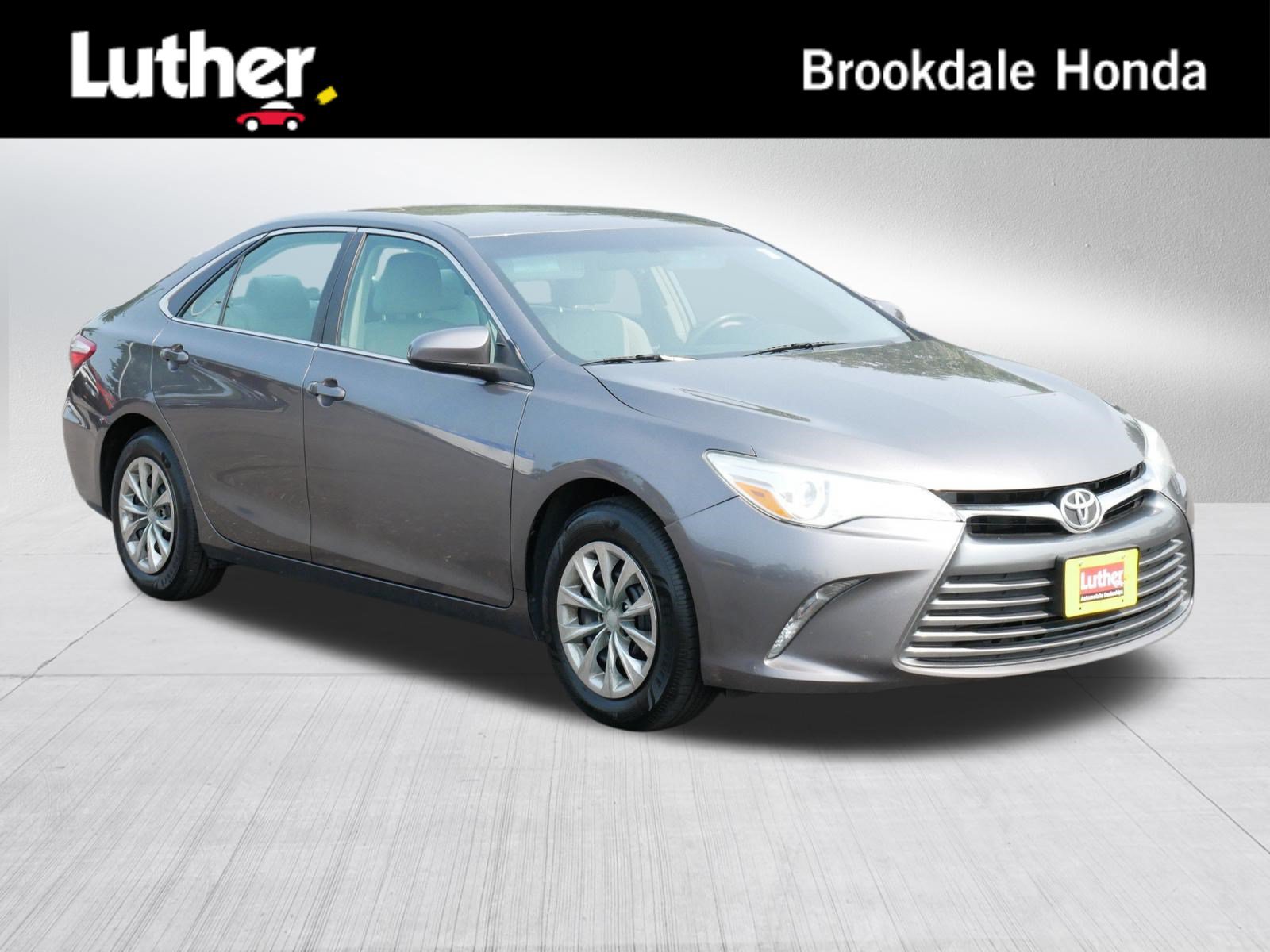Used 2015 Toyota Camry LE FWD image 1