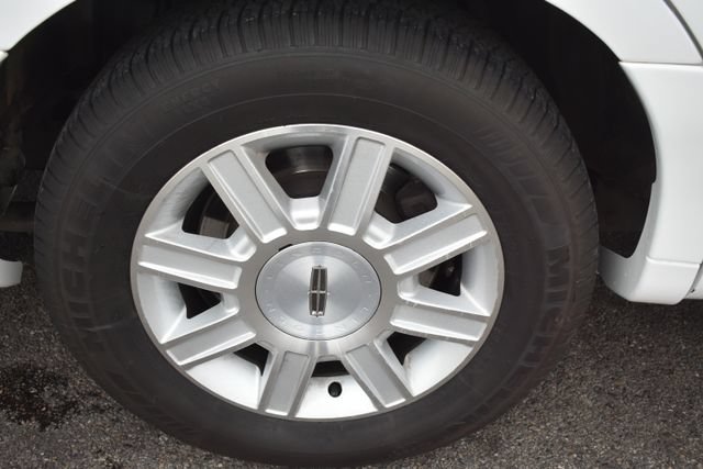 Used 2008 Lincoln Town Car Executive RWD image 46