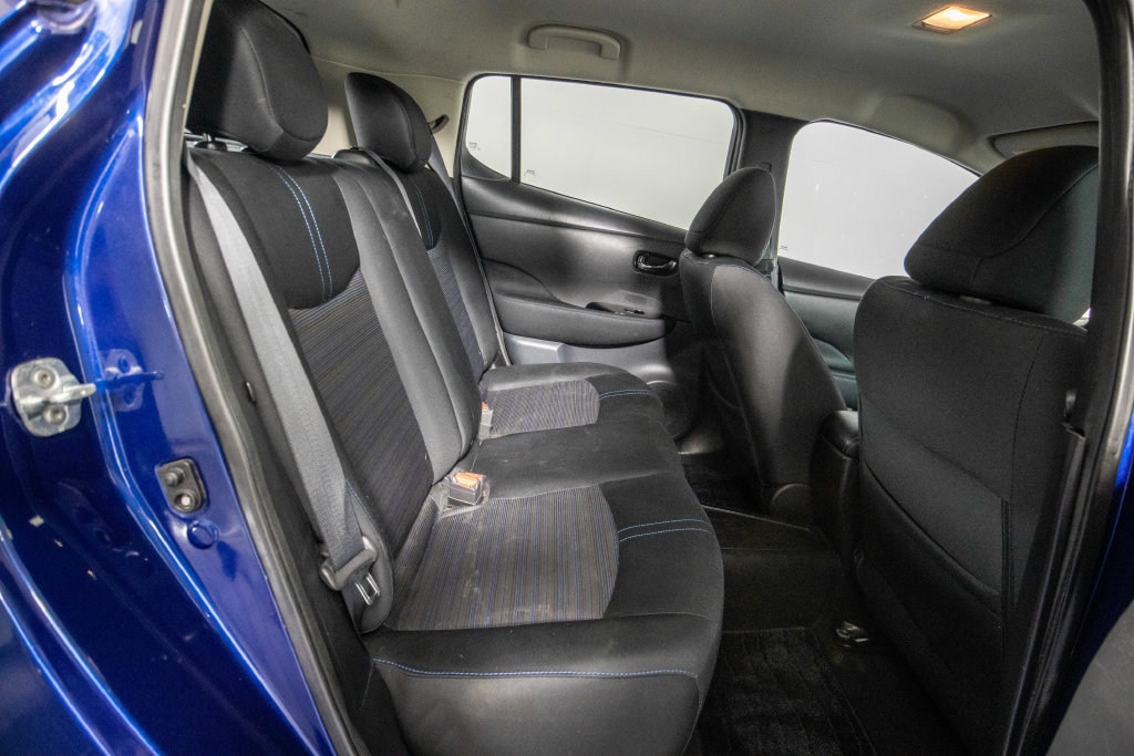 Used 2019 Nissan Leaf SV w/ SV Technology Package FWD image 12