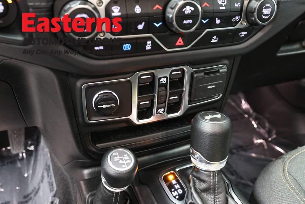 Used 2025 Jeep Wrangler Unlimited Sahara AWD/4WD image 21