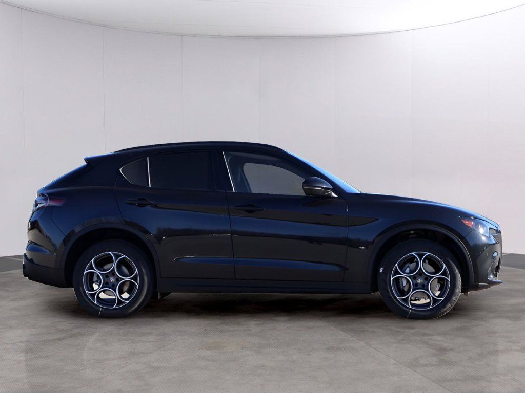 New 2025 Alfa Romeo Stelvio Sprint AWD/4WD image 4