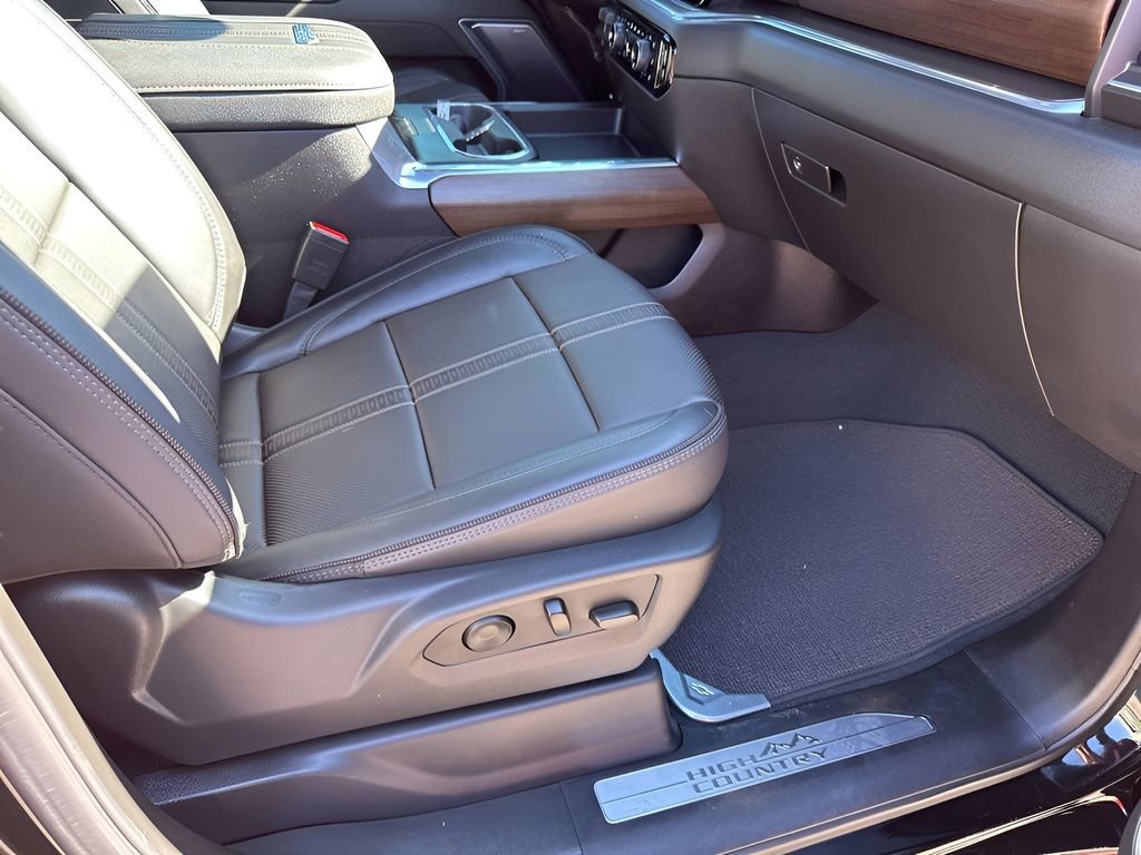 Used 2025 Chevrolet Silverado 2500 High Country w/ High Country Premium Package image 16