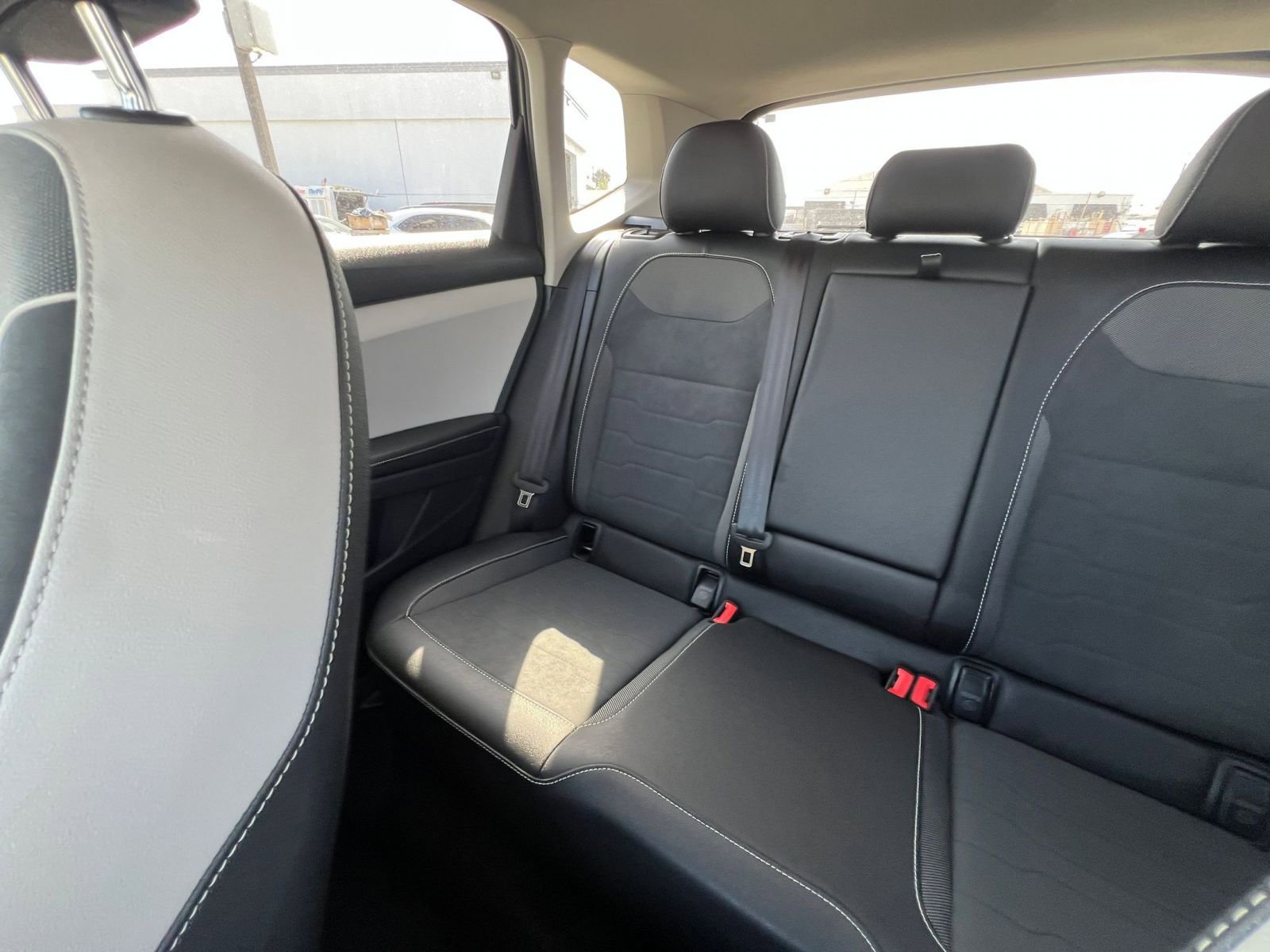 Used 2025 Volkswagen Taos SE FWD image 44