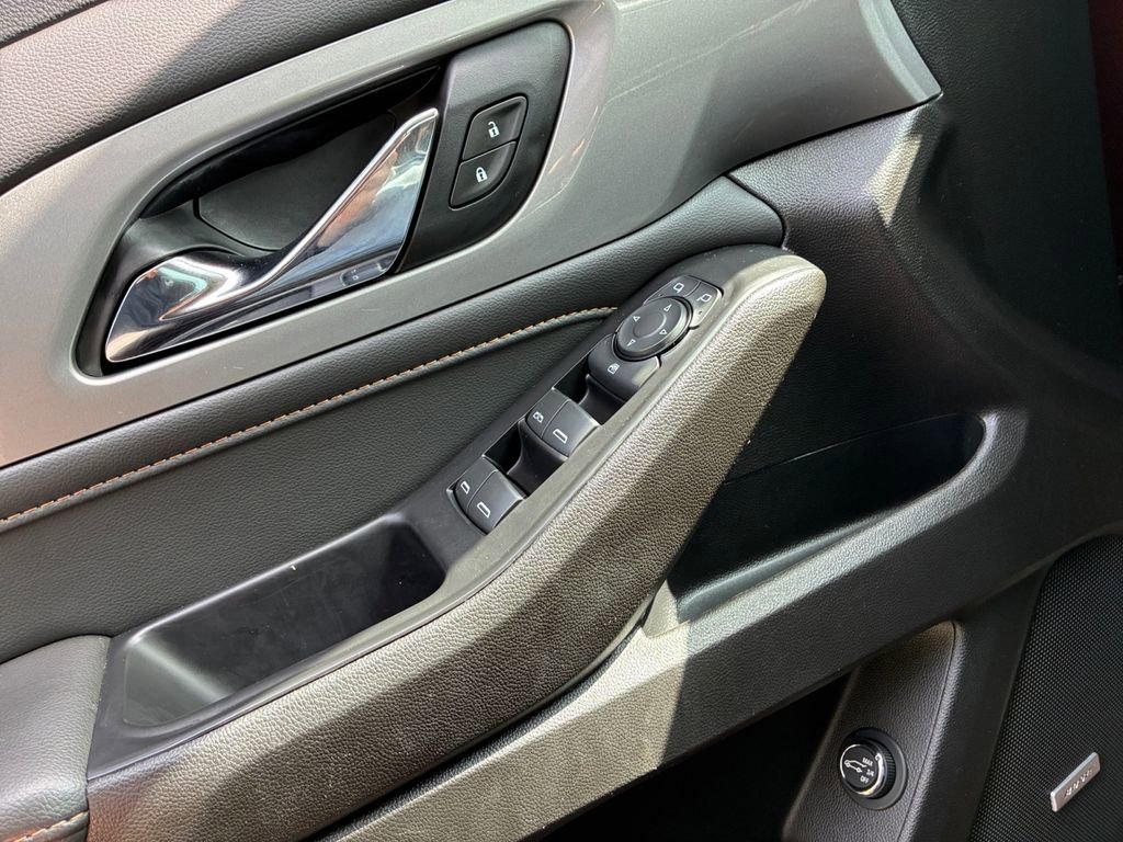 Used 2021 Chevrolet Traverse RS w/ LPO, Floor Liner Package FWD image 27
