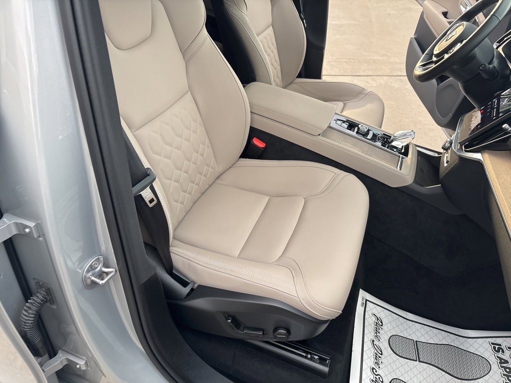 Certified 2025 Volvo XC90 B6 Plus image 43
