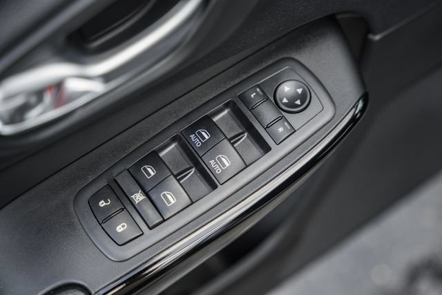Used 2019 Jeep Cherokee Latitude Plus AWD/4WD image 40