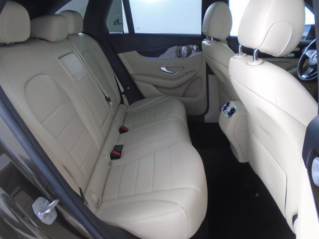 Used 2017 Mercedes-Benz GLC 300 4MATIC image 31