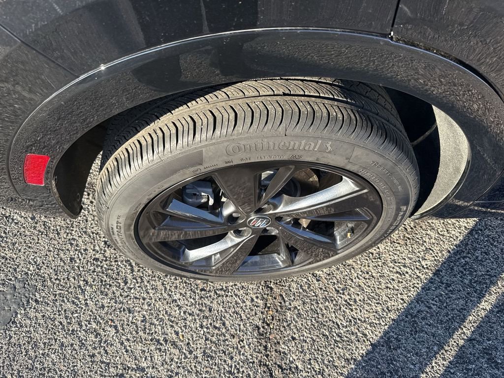 Certified 2025 Buick Envision Sport Touring image 40