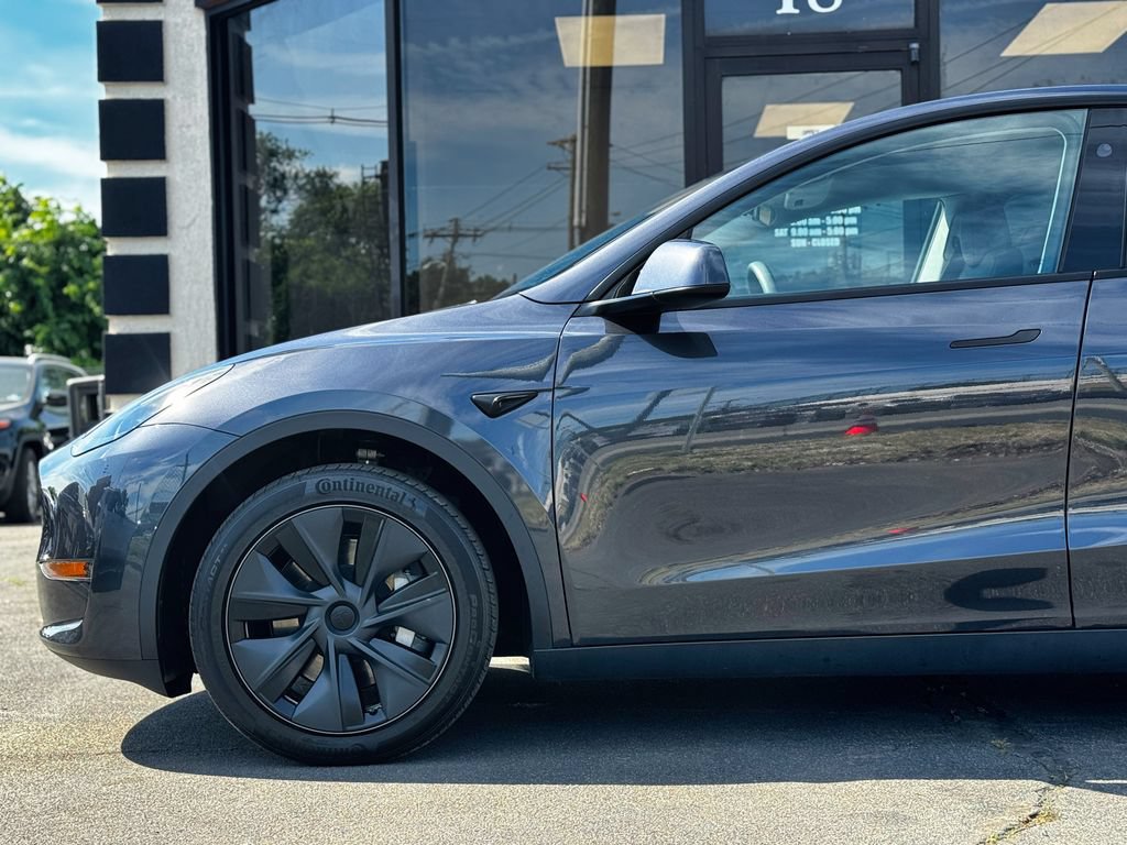 Used 2024 Tesla Model Y Long Range RWD image 15