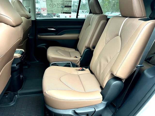 New 2026 Toyota Grand Highlander Platinum image 16