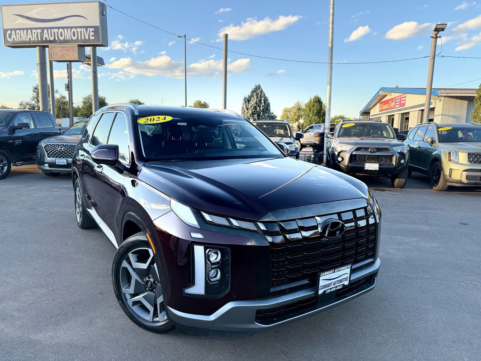 Used 2024 Hyundai Palisade Limited AWD/4WD image 2