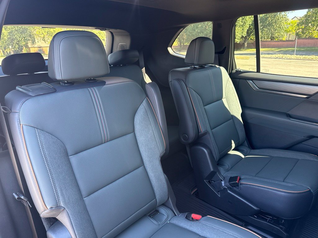 Used 2026 GMC Acadia AT4 w/ Luxury Package AWD/4WD image 19