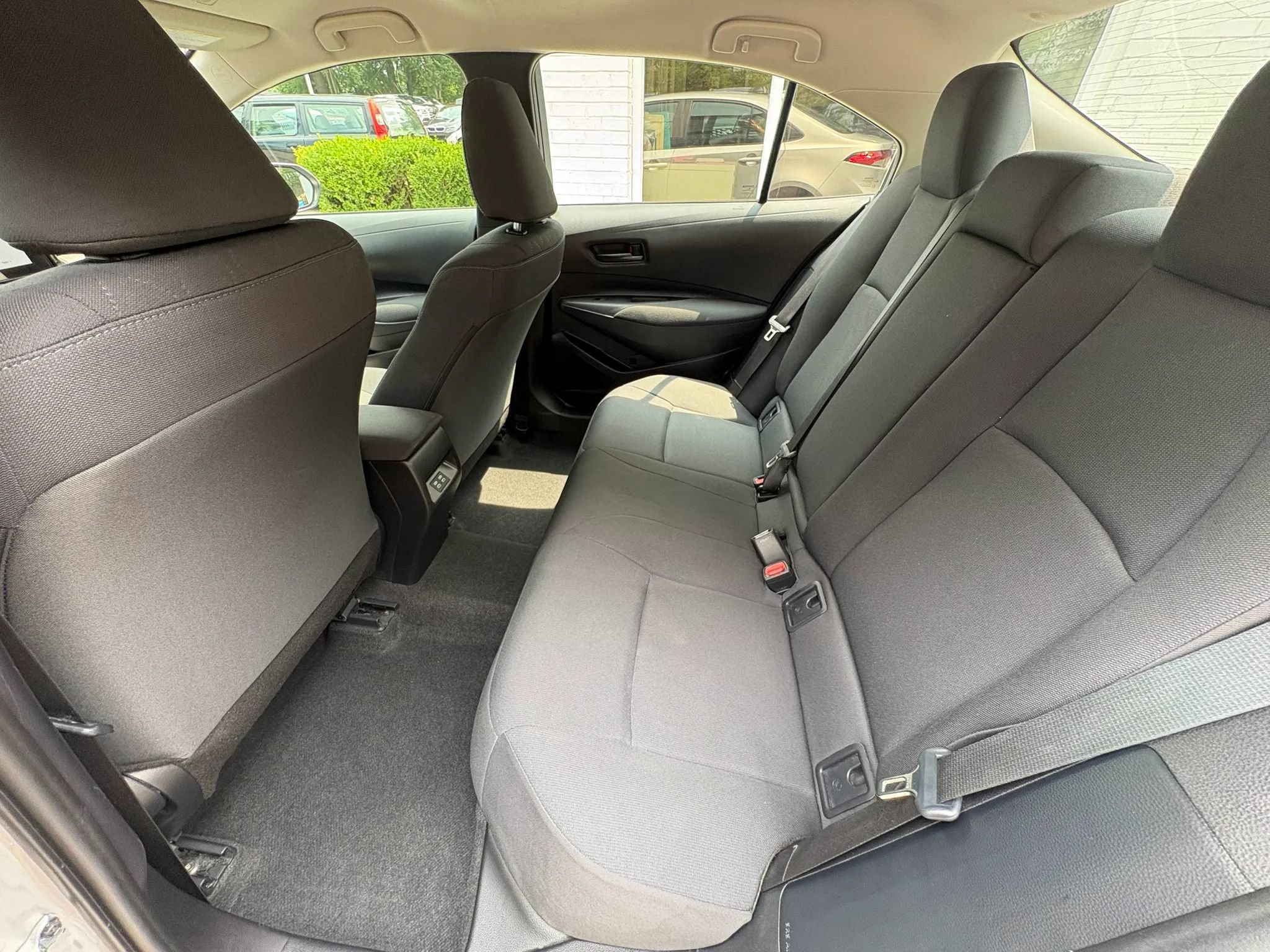 Used 2025 Toyota Corolla LE FWD image 22