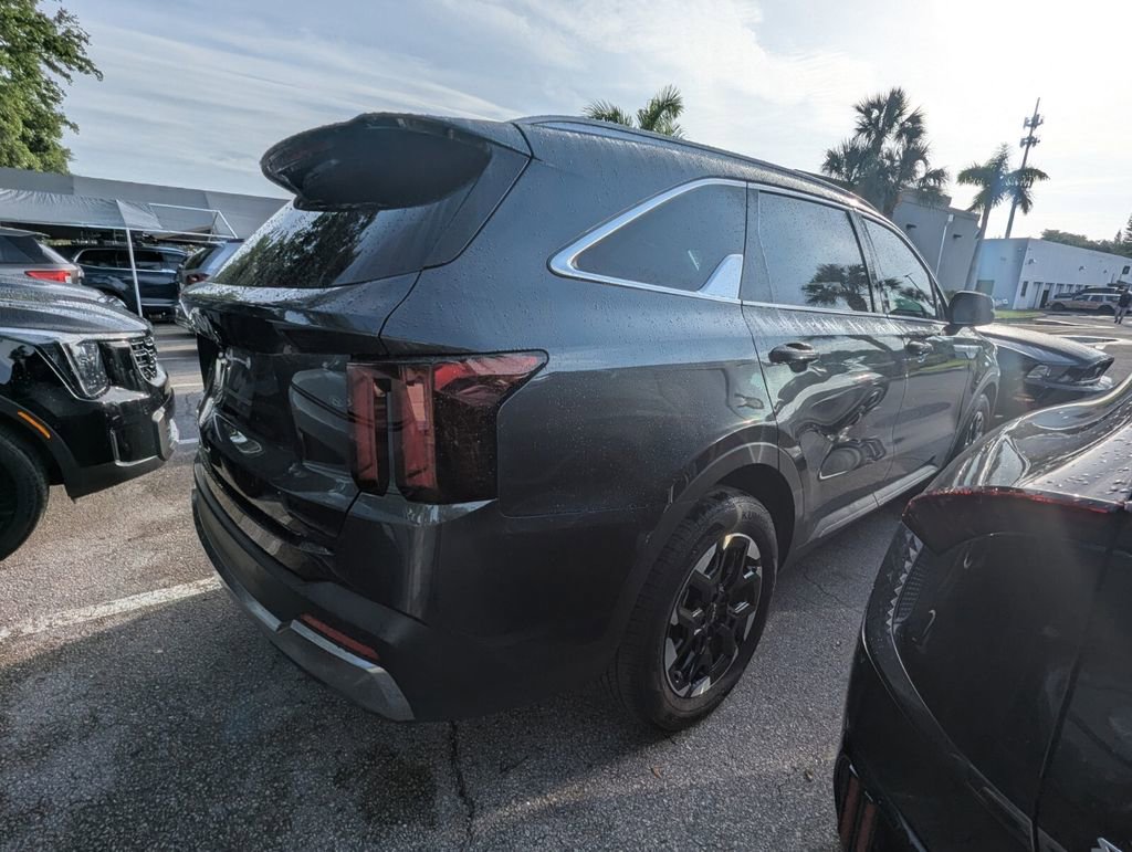 Used 2024 Kia Sorento S w/ Panoramic Sunroof Package FWD image 7