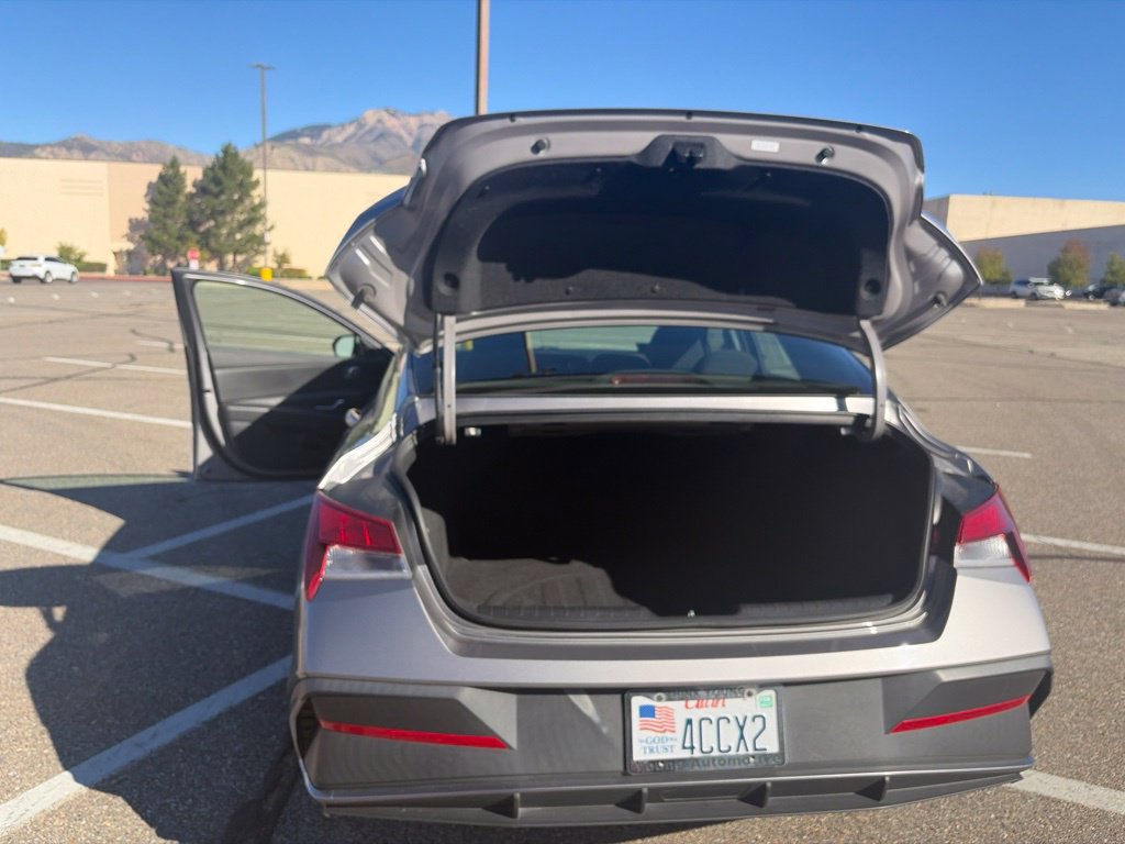 Used 2024 Hyundai Elantra SE FWD image 32
