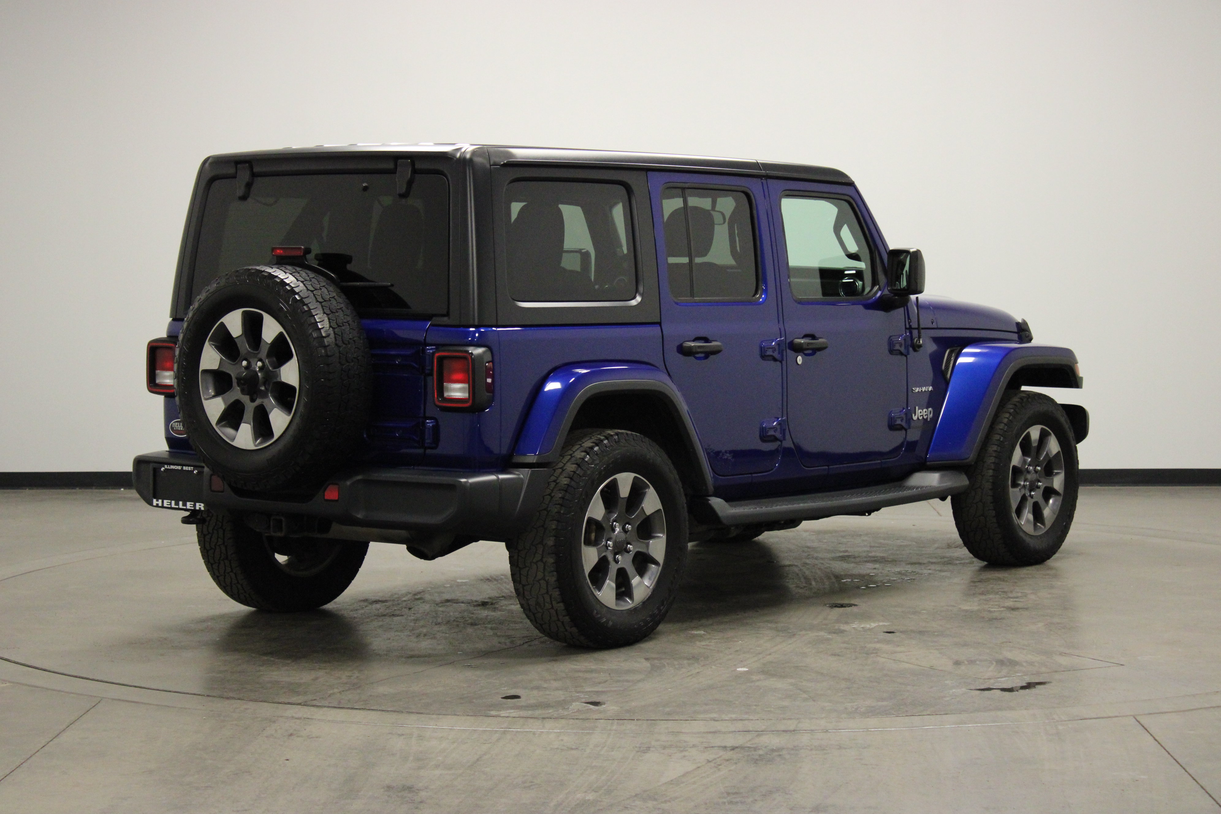 Used 2019 Jeep Wrangler Unlimited Sahara w/ Dual Top Group AWD/4WD image 8