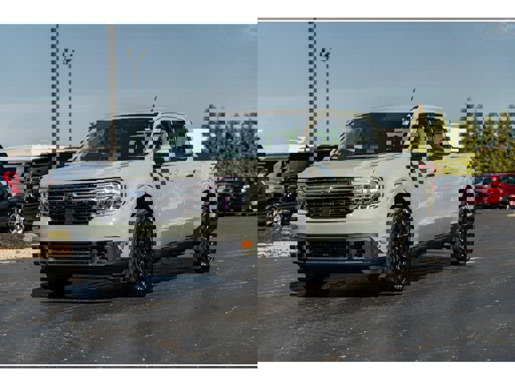 Used 2023 Ford Maverick Lariat w/ Lariat Luxury Package image 2