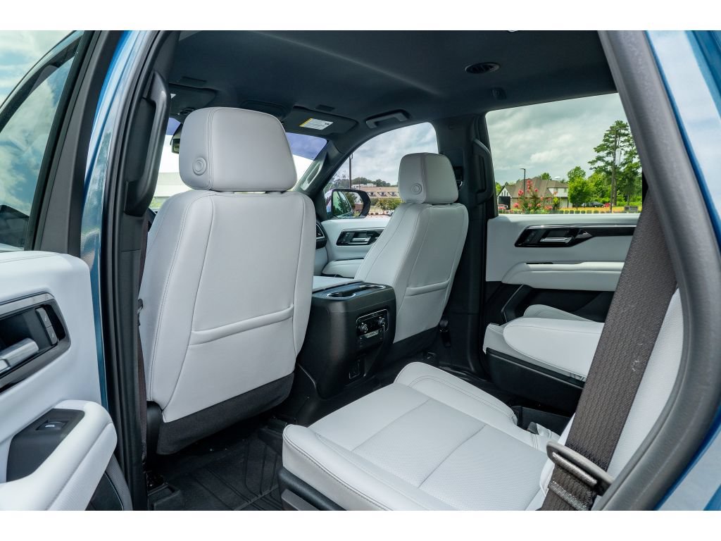 Used 2025 Chevrolet Tahoe Premier AWD/4WD image 12