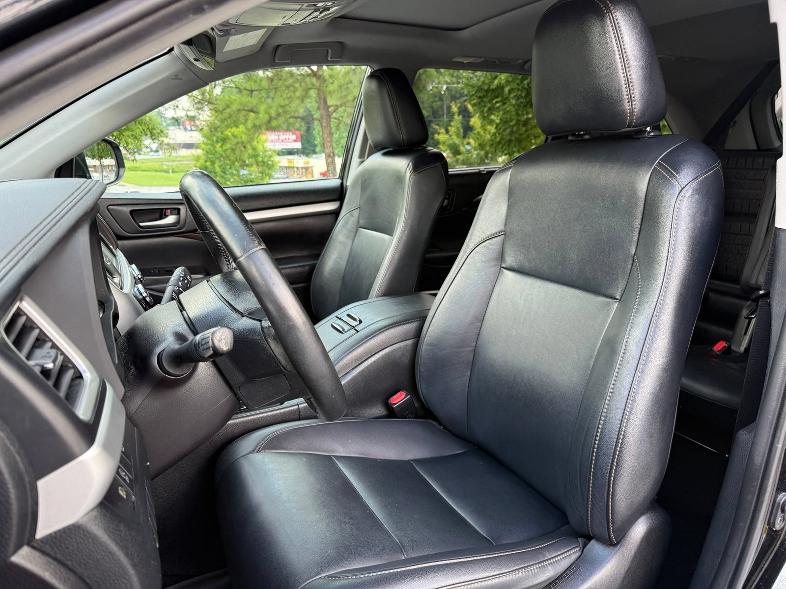 Used 2019 Toyota Highlander XLE AWD/4WD image 37