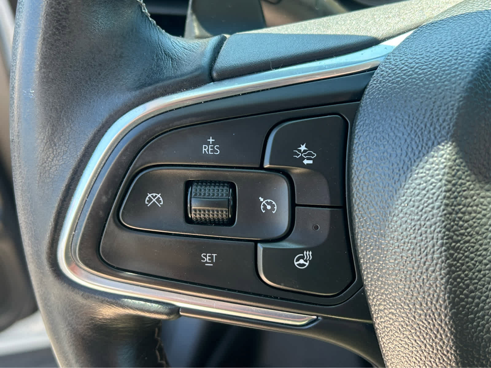 Used 2022 Buick Envision Essence w/ Technology Package I FWD image 28