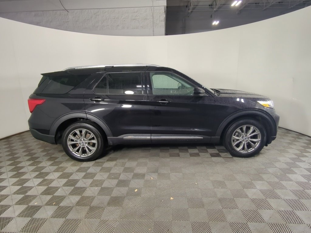 Used 2023 Ford Explorer Limited image 3
