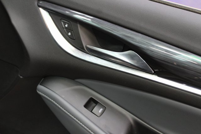 Used 2021 Buick Enclave Essence image 12