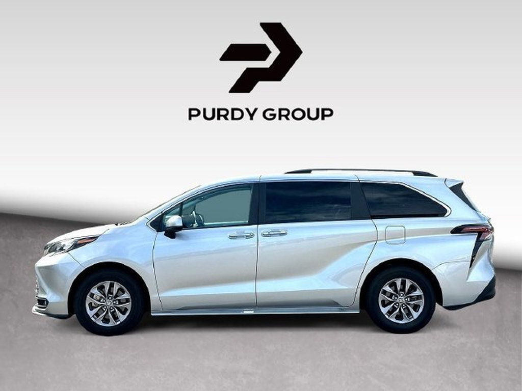Certified 2025 Toyota Sienna XLE FWD image 5
