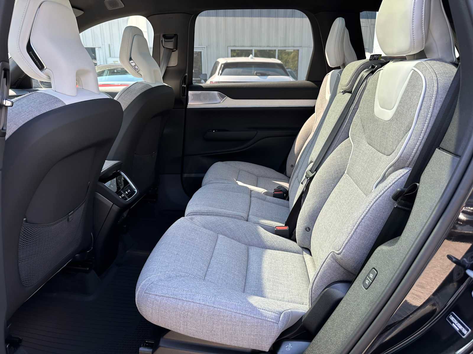 New 2025 Volvo EX90 Ultra w/ Protection Package Premier image 15