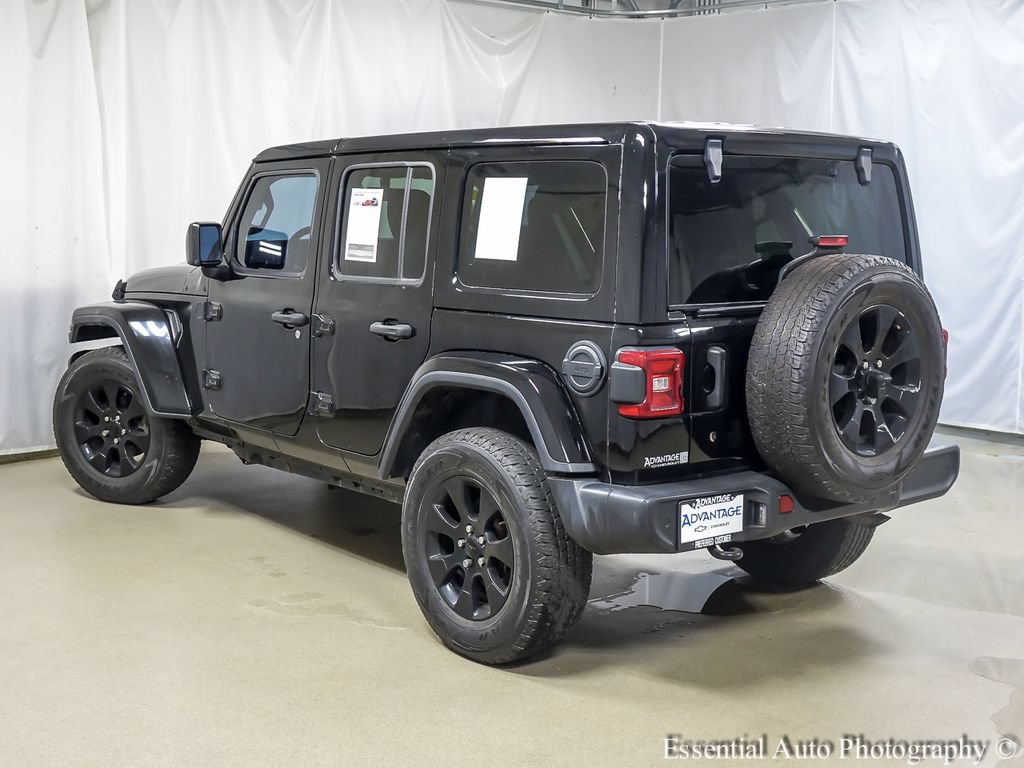 Used 2018 Jeep Wrangler Unlimited Sahara AWD/4WD image 8