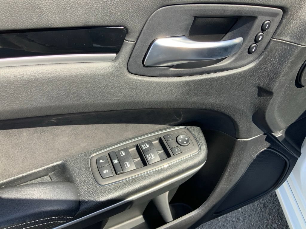Certified 2023 Chrysler 300 C RWD image 10