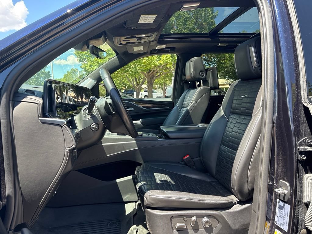 Used 2022 Cadillac Escalade ESV Sport Platinum w/ LPO, ONYX Package AWD/4WD image 10