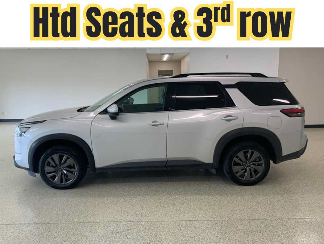 Used 2024 Nissan Pathfinder SV