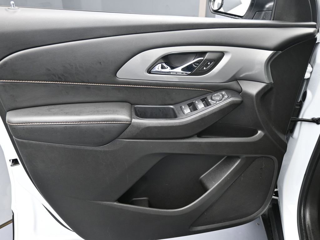 Used 2021 Chevrolet Traverse LS image 12
