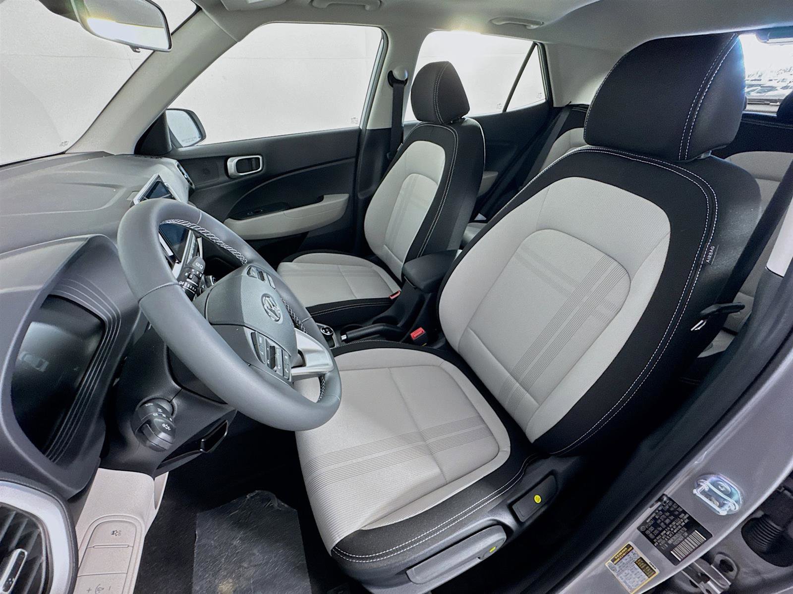 New 2025 Hyundai Venue SEL image 11