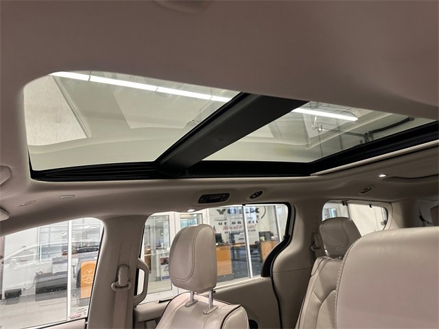 Used 2020 Chrysler Pacifica Limited image 17