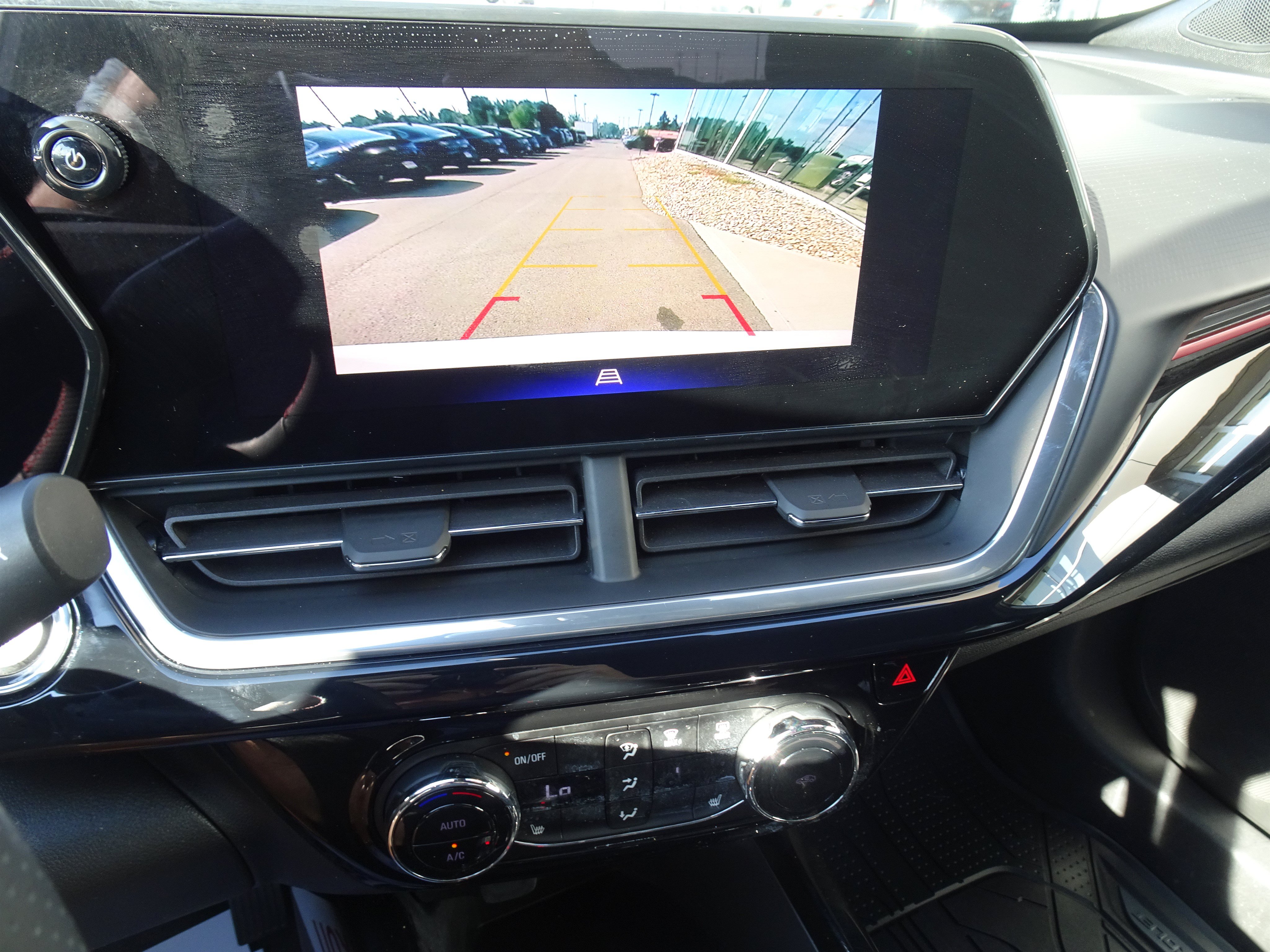 Used 2025 Chevrolet Trax RS w/ Driver Confidence Package FWD image 19