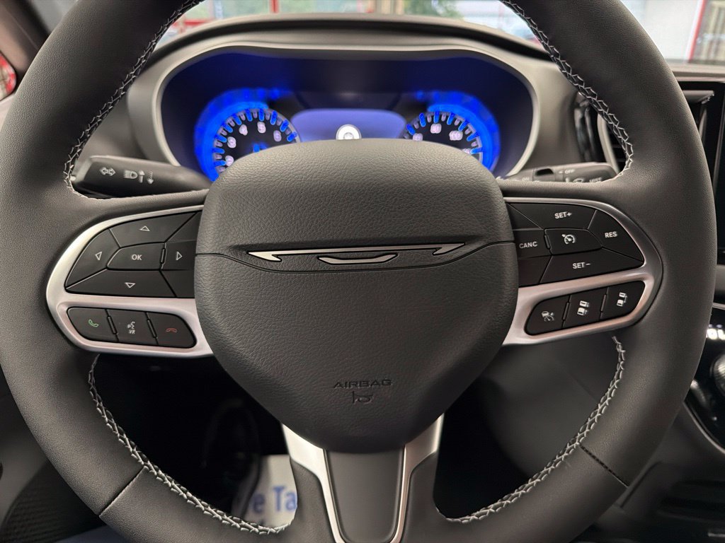 New 2027 Chrysler Pacifica LX FWD image 8