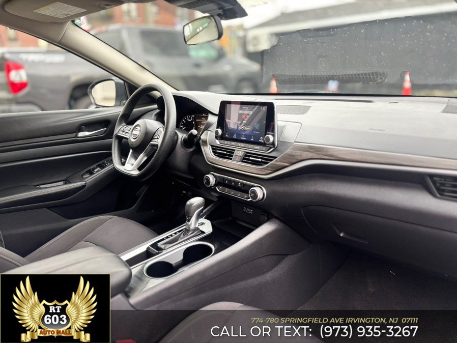 Used 2024 Nissan Altima 2.5 SV FWD image 13
